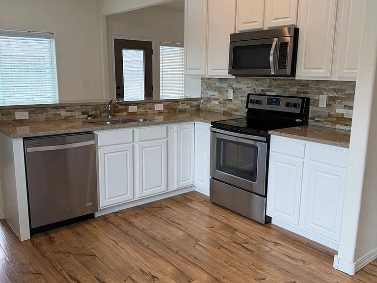 1708 College Park — Photo 3