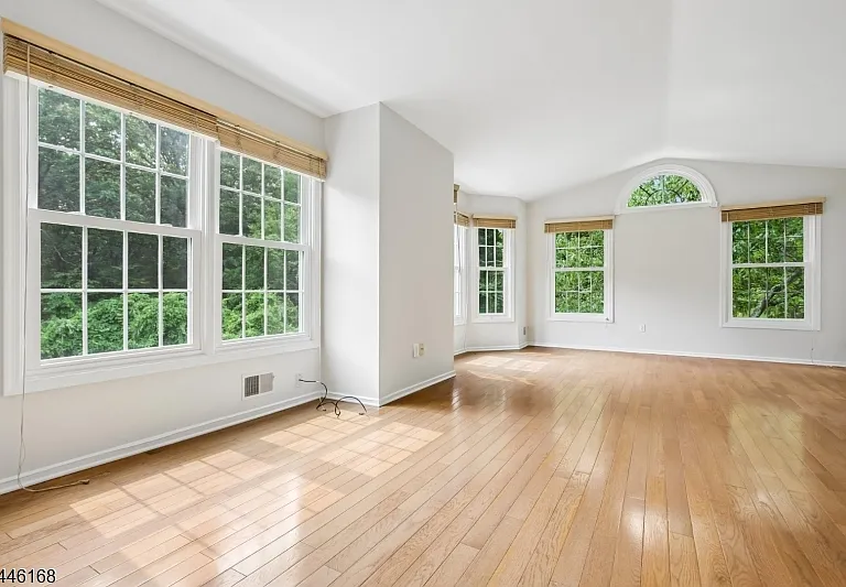 85 Laurelwood Ct — Photo 18