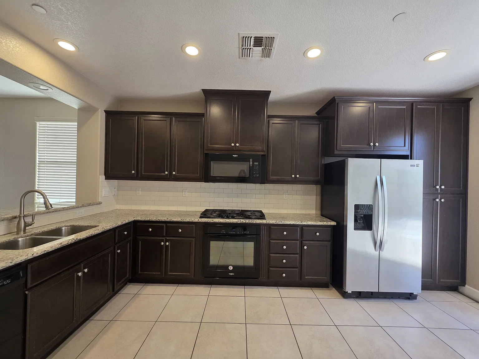 3 bed, 1284 sqft, $2,400 — Photo 3