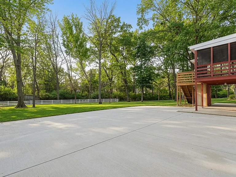 1000 Providence Rd — Photo 49