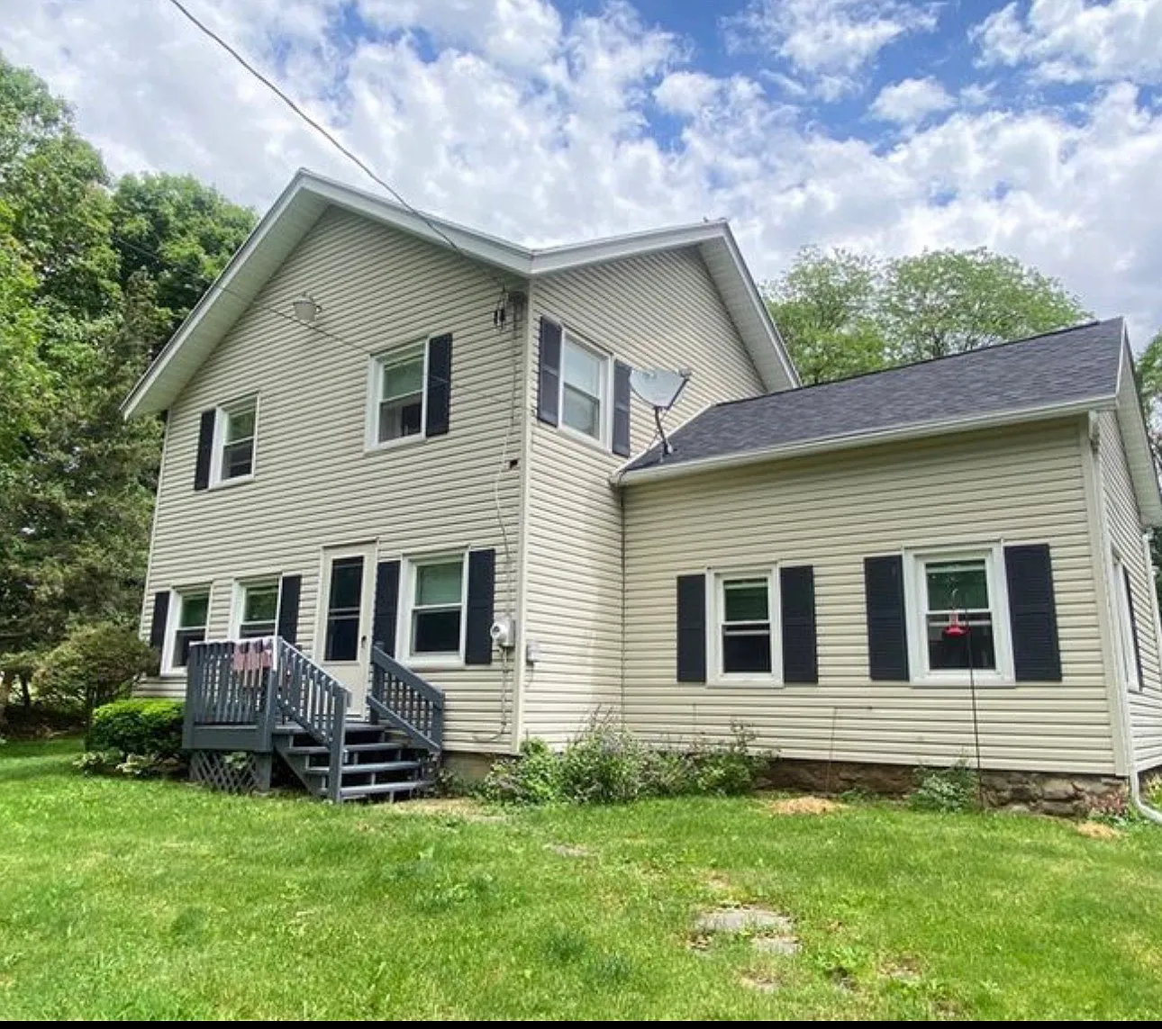 3 bed, 1376 sqft, $1,800 — Photo 1