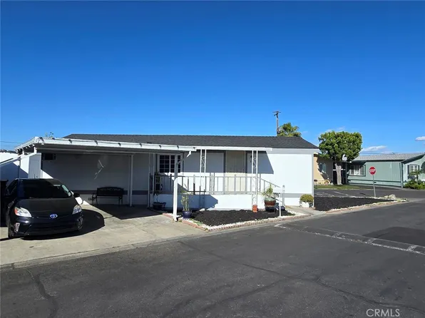 315 Putter Dr, Santa Ana, CA 92703