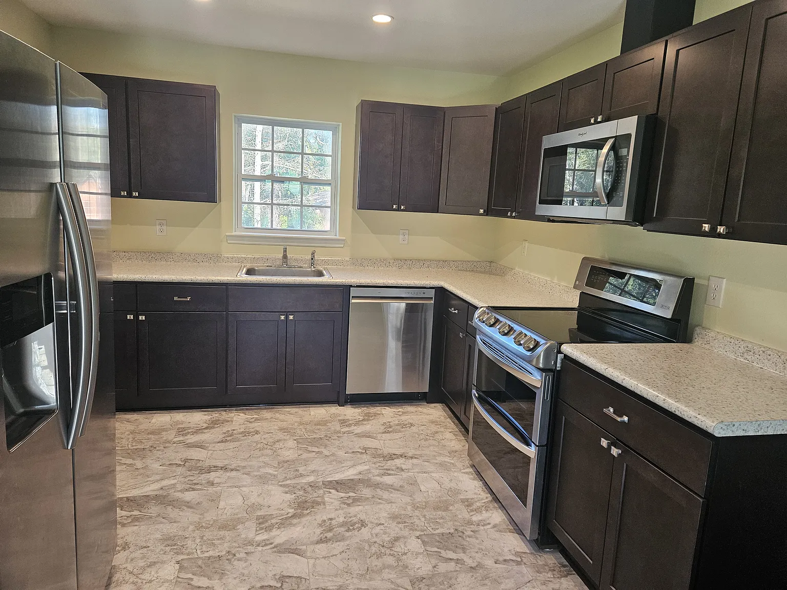 3 bed, 1100 sqft, $1,850 — Photo 2