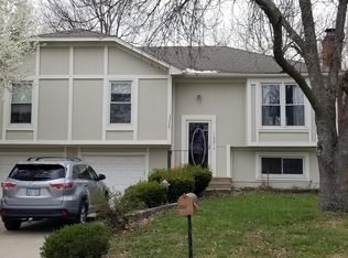 12337 S Summertree Cir, Olathe, KS 66062