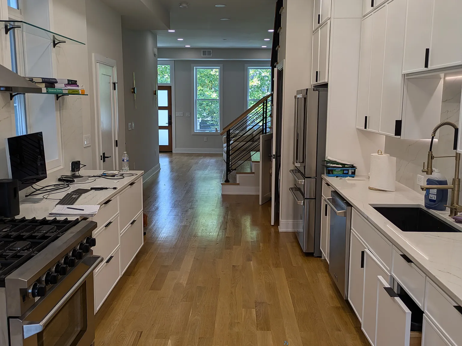 4 bed, 3.5 bath, 2865 sqft, $6,000 — Photo 2