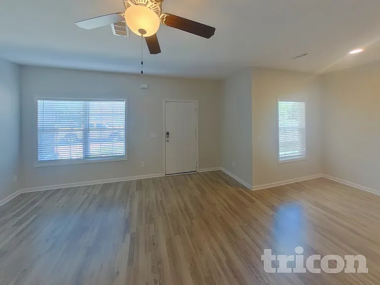 4210 Effie Seward Dr — Photo 2