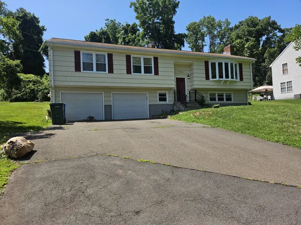 172 Country Hills Rd, Hamden, CT 06514