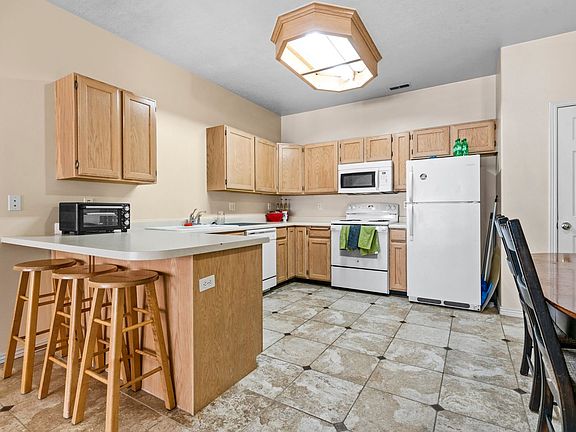 4th image of 454 N Seven Peaks Blvd #317
