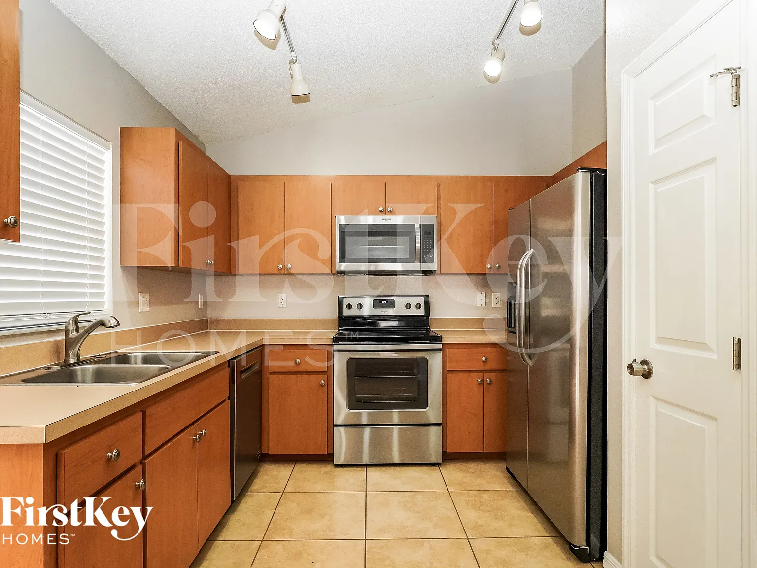 3 bed, 2.0 bath, 1507 sqft, $2,170 — Photo 4