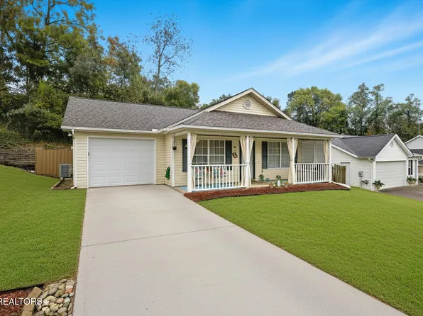 131 Emerald Court Pl, Lenoir City, TN 37771