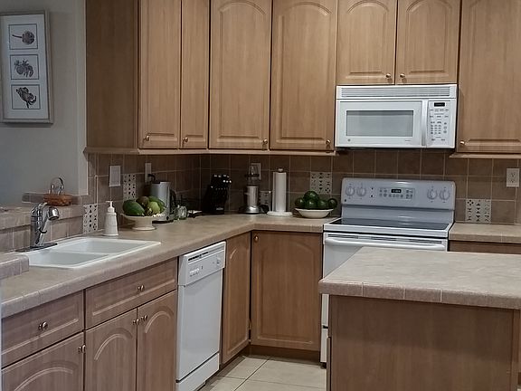 Island/ more cabinets