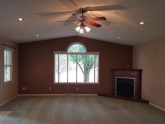4th image of 133 Willard Ave
