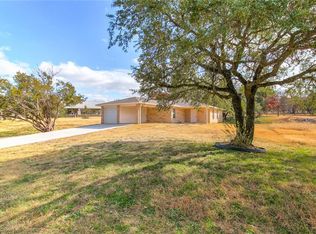 2803 Sky Harbour Dr, Granbury, TX 76049