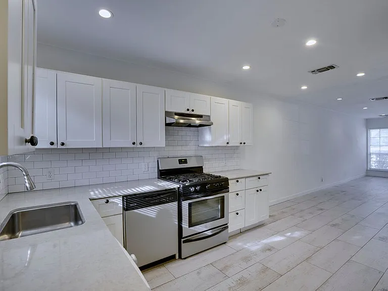 1208 Shelley Ave — Photo 2