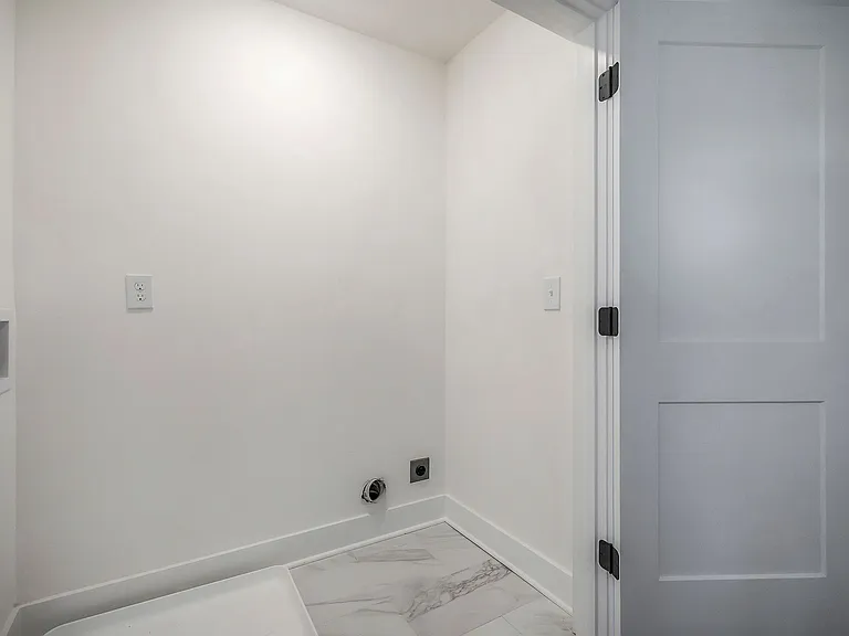 209 S High St — Photo 23