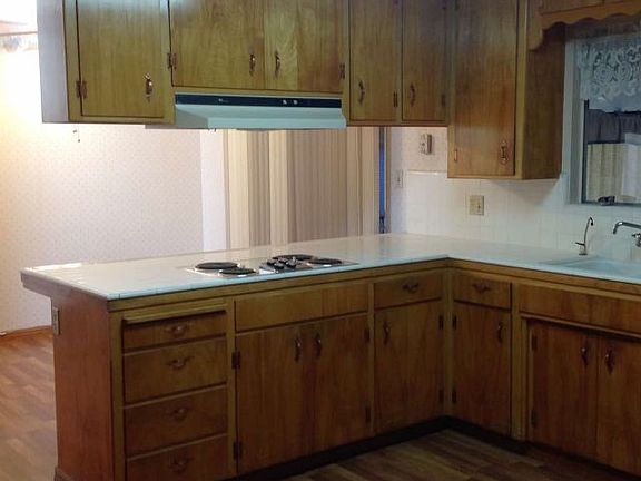 4th image of 2120 Edmart St