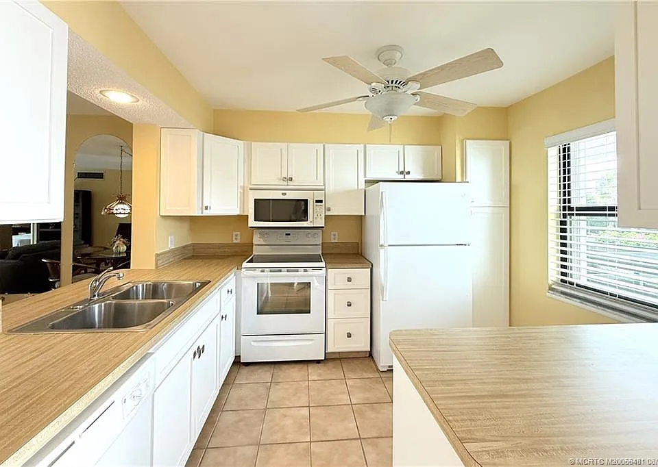 1950 SW Palm City Rd #2205