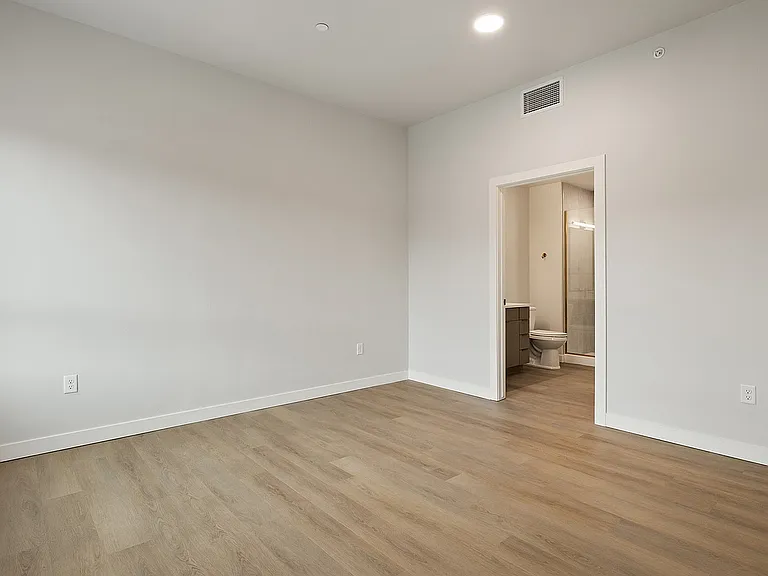 Callisto | Bedroom-Main