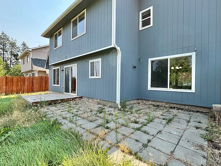 905 E Spence St — Photo 24