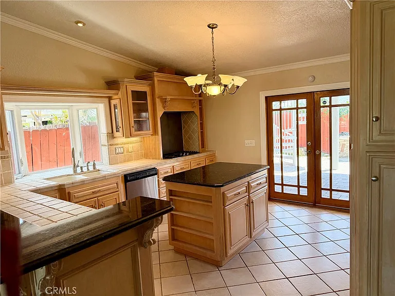 9272 Sunridge Dr — Photo 6