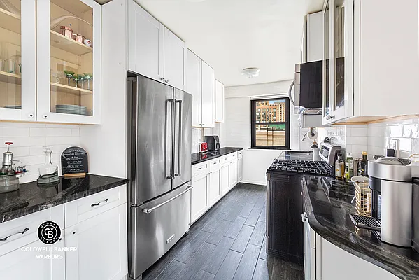 Rented by Coldwell Banker Warburg | media 13