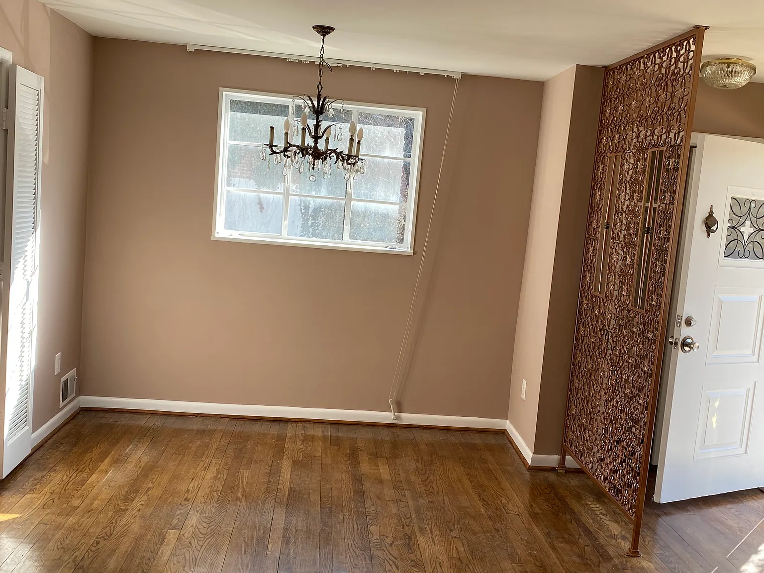 4 bed, 2072 sqft, $3,500 — Photo 2
