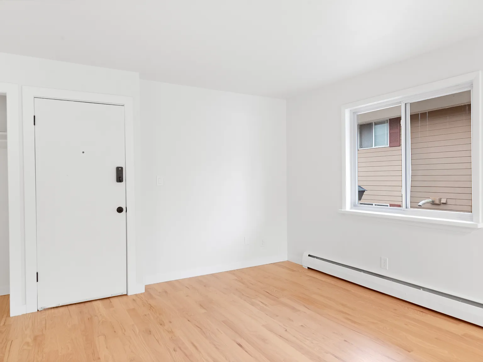 2 bed, 700 sqft, $2,999 — Photo 4