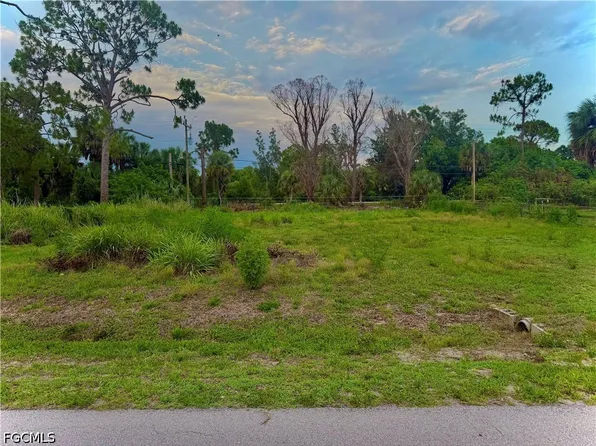 8259 Marx Dr, North Fort Myers, FL 33917