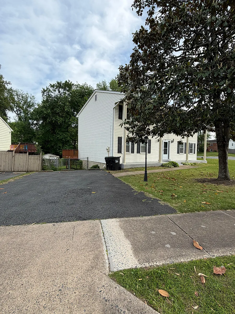 Building Photo - 13321 Kurtz Rd
