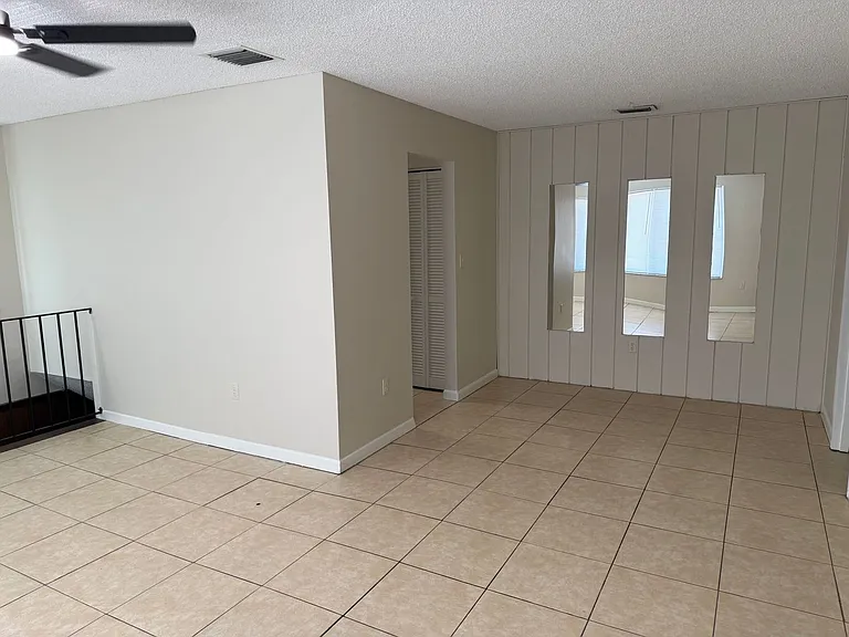 1001 Spring Meadow Dr — Photo 7