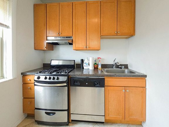 3rd image of 4505-09 N Greenview Ave #4507-2W