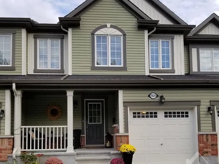 1924 Maple Grove Rd — Photo 1