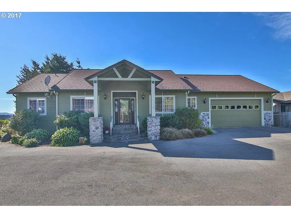 761 Denise Pl photo 1
