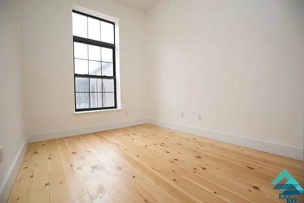 Rented by EXR | media 7