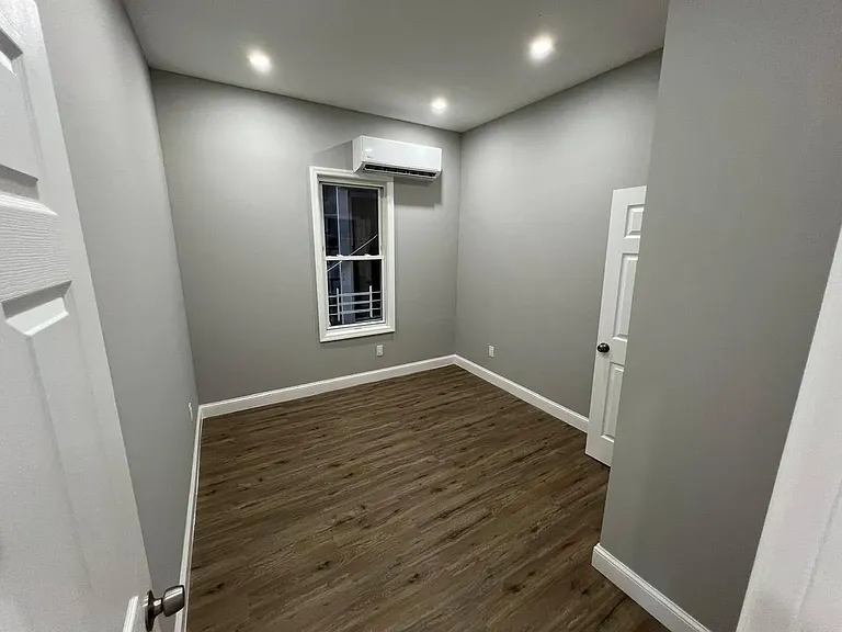 2221 Belmont Ave #1 — Photo 6