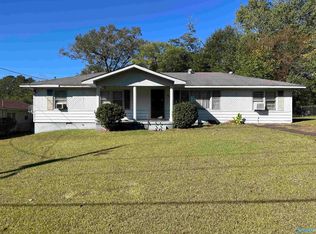 1649 Arrowhead Dr, Gadsden, AL 35903