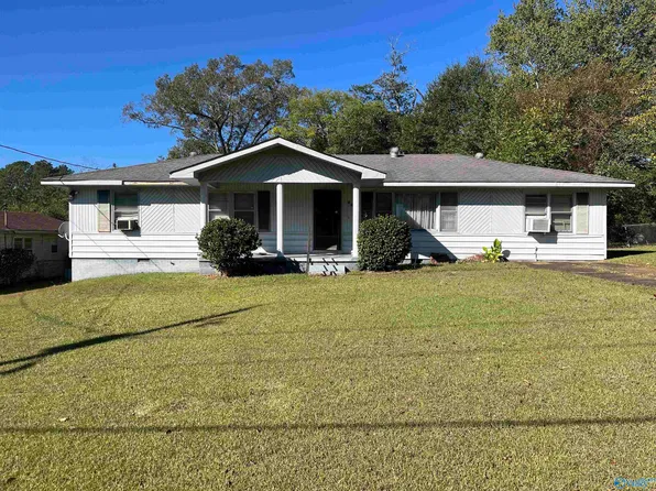 1649 Arrowhead Dr, Gadsden, AL 35903