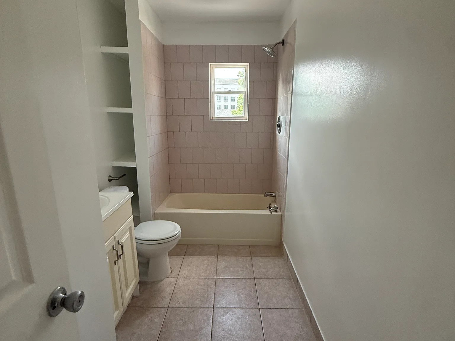 3 bed, 1000 sqft, $3,850 — Photo 4