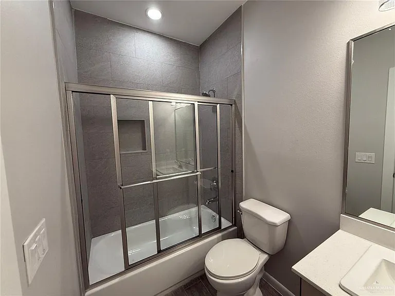817 Dove Ave #2 — Photo 15