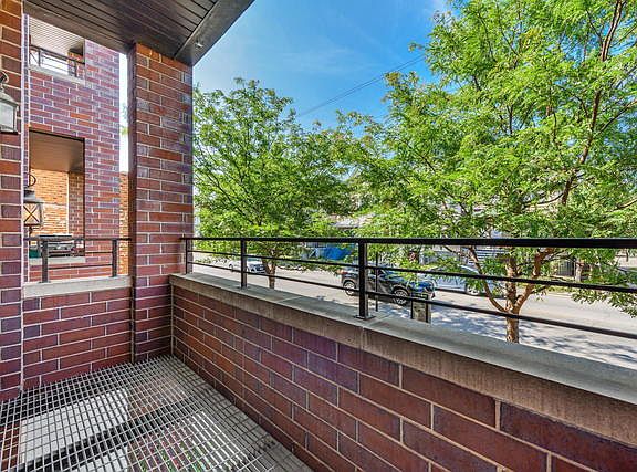 4th image of 3443 W Belmont Ave #1E