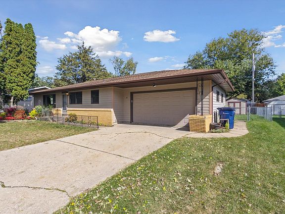 3rd image of 211 Mohawk Rd