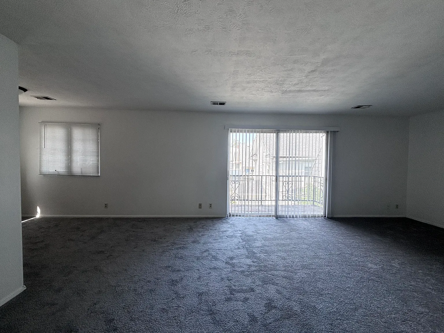 2 bed, 1040 sqft, $859 — Photo 3