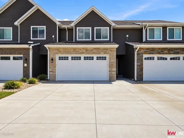 1871 Titan Pl, Hickman, NE 68372