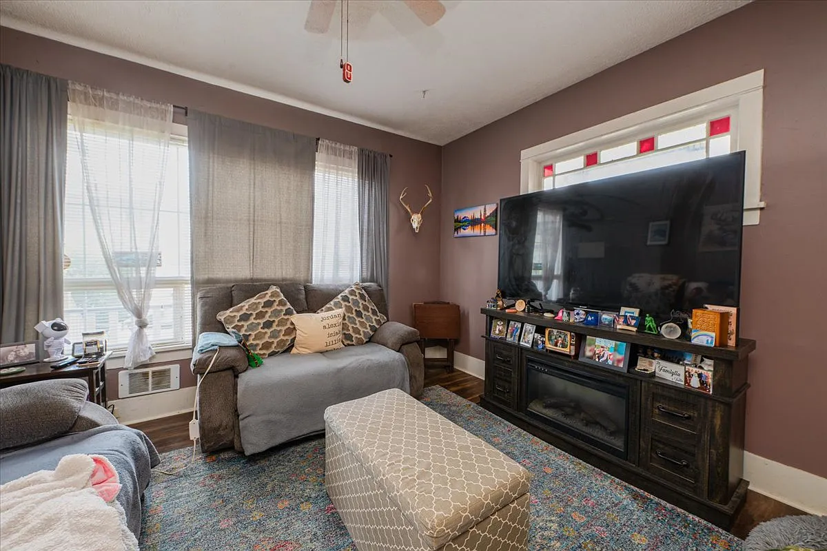 1 bed, 700 sqft, $1,650 — Photo 3