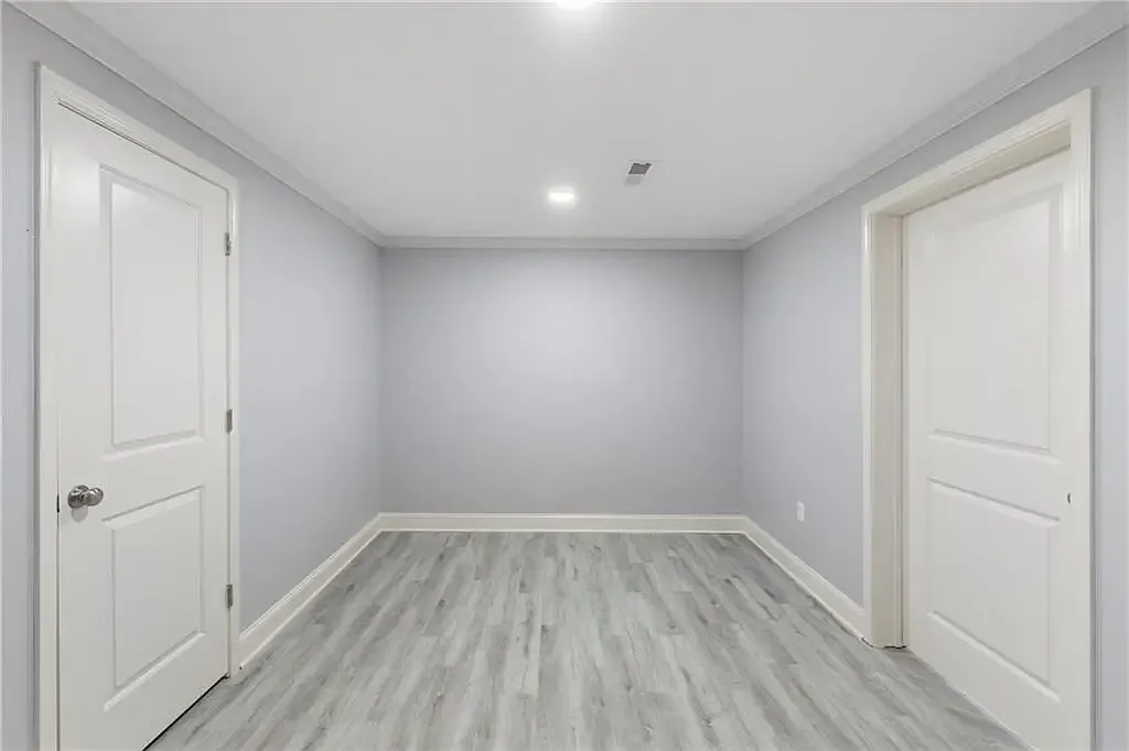 7 bed, 6038 sqft, $5,500 — Photo 3