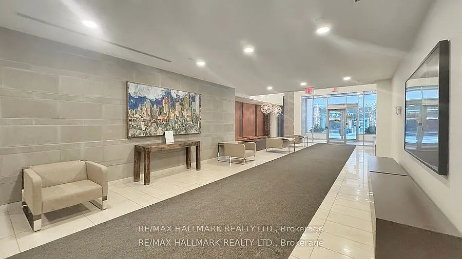 116 George (VU Condos) — Photo 3