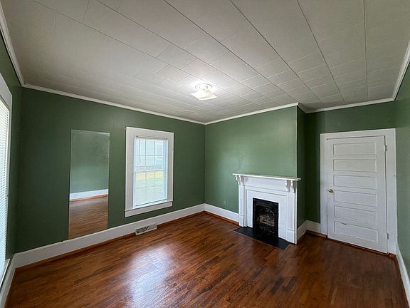 3rd image of 3103 Lowell Rd
