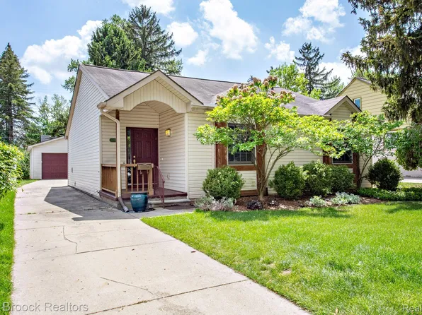 10795 Kingston Ave, Huntington Woods, MI 48070