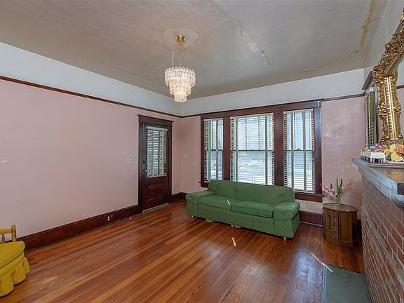 3rd image of 98 South St