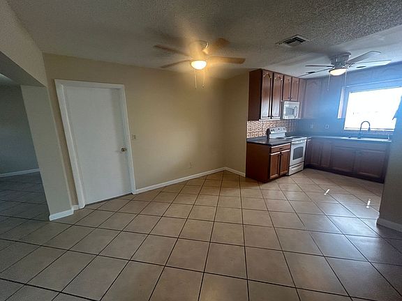 5th image of 1002 Jolly Rd